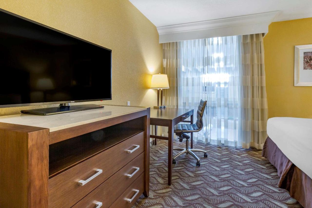 Hotel Clarion & 3*